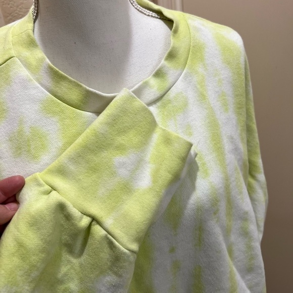 Old navy tie dye sweatshirt - Picture 2 of 5
